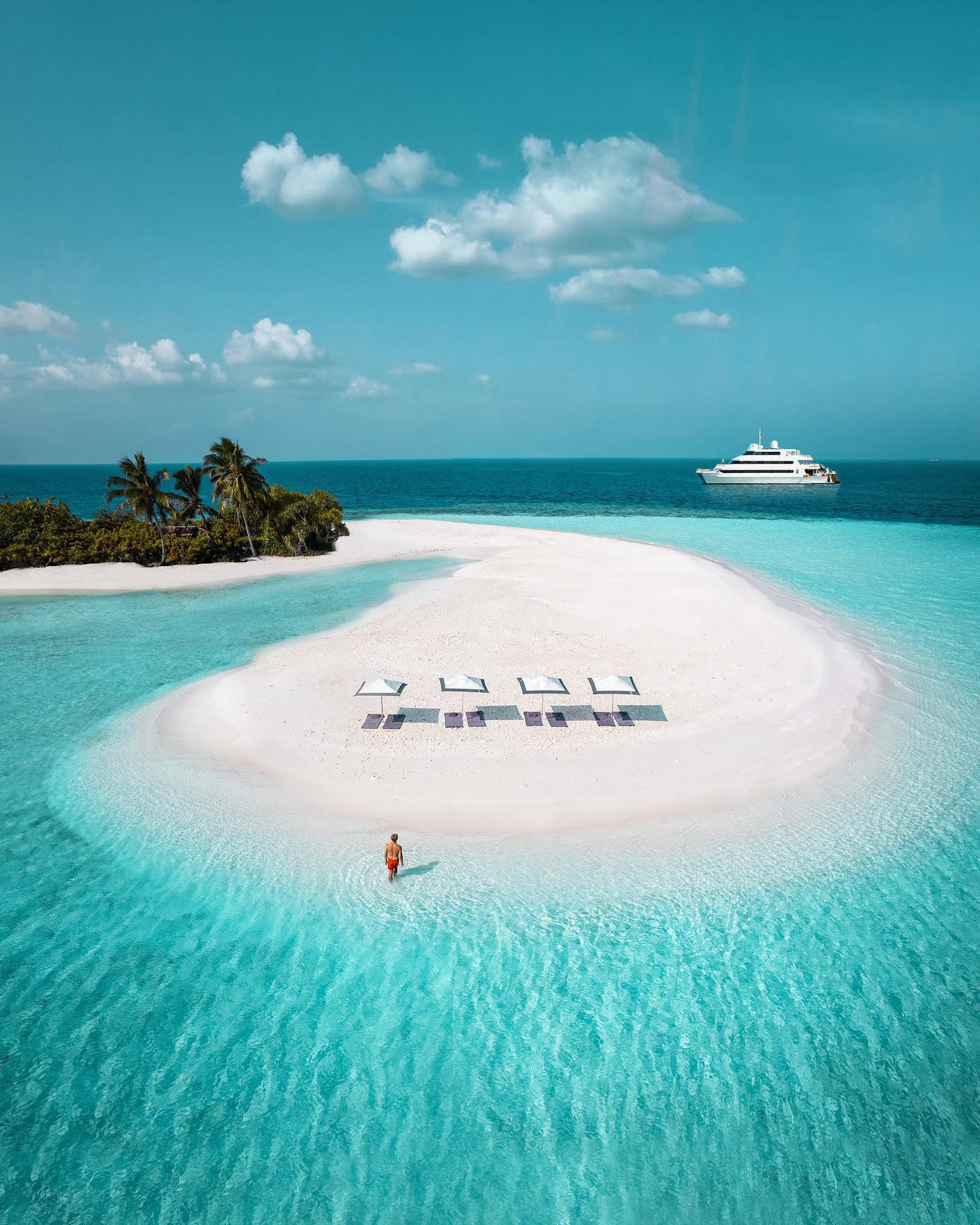 ➳ 	Λ L E X - Offering a unique opportunity to explore the stunning archipelago of the Maldives, the