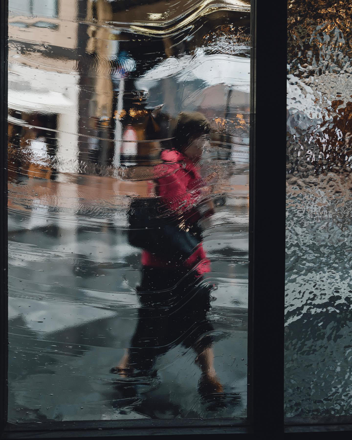 image  1 Mitsuru Wakabayashi - Picturesque through the window, with an unique atmosphere in rainy day #LeicaQ